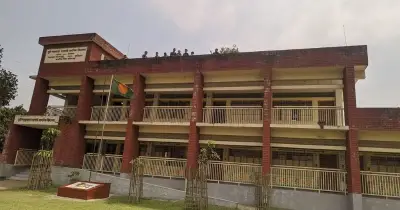কুড়িগ্রামের স্কুল ভবনে নিরাপত্তাহীনতা: শিশুদের জন্য 'মরণ ফাঁদ' হয়ে দাঁড়িয়েছে দোতলা-তিনতলা ভবন