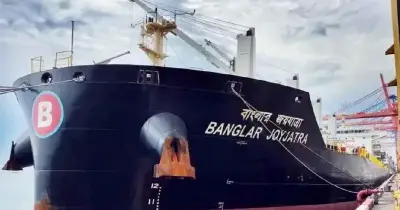 মধ্যপ্রাচ্যে যুদ্ধে আটকে বাংলাদেশি জাহাজ, হরমুজ পার হতে ব্যর্থ