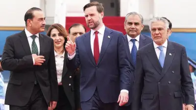 বিএনপির মনোনয়ন সংগ্রহে শিল্পী, সন্ত্রাসী গ্রেপ্তার ও শিল্পখাতের প্রতিযোগিতা নিয়ে আলোচনা