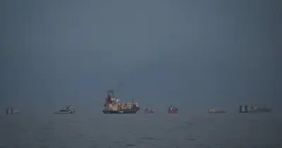 হরমুজ প্রণালিতে টোল নিয়ে দরকষাকষি, জাহাজের জন্য ২০ লাখ ডলার পর্যন্ত খরচ