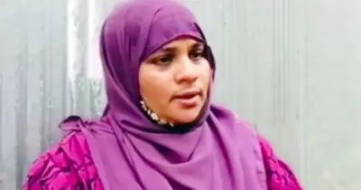 বিয়ের দাবিতে পটুয়াখালী থেকে জামালপুরে অনশনে ৪১ বছর বয়সী নারী, যুবক পলাতক