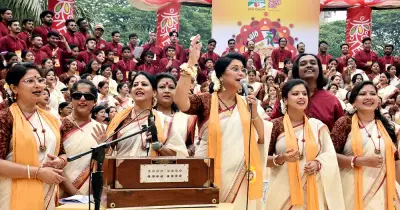 ধানমন্ডির রবীন্দ্র সরোবরে হাজার কণ্ঠে বর্ষবরণ, ১৪৩৩ সালকে স্বাগত জানালো বাঙালি