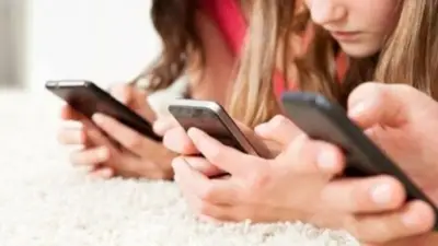 স্মার্টফোন আসক্তি অকালবার্ধক্যের ঝুঁকি বাড়ায়, আতলেতিকো ৯ বছর পর চ্যাম্পিয়ন্স লিগ সেমিতে