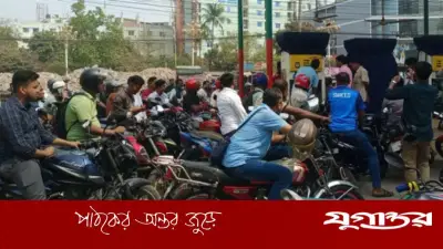 সংসদ সদস্যের অভিযোগ: তেল শুধু সংসদে, বাইরে সংকটে জনগণ