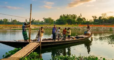 জ্বালানি তেল সংকটে পদ্মা-মহানন্দা ও করতোয়ায় নৌযান চলাচল স্থবির, হাজারো মানুষ বিপাকে