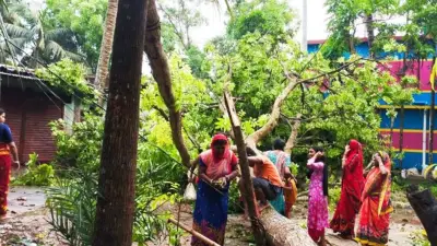 কুয়াকাটায় রাখাইনদের বর্ষবরণ, যশোরে কালবৈশাখীতে মৃত্যু ও পাকিস্তানের মধ্যস্থতাকারী মূল্যায়ন