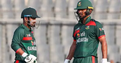 ওয়ানডে সিরিজে বাংলাদেশের সংগ্রাম: সাইফ হাসানের ফিফটি নিয়ে আশার আলো