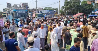 সাভারে ১০ মাস গ্যাস সংযোগ বন্ধ, মহাসড়ক অবরোধে এলাকাবাসীর তীব্র বিক্ষোভ