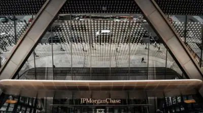 ইরান যুদ্ধের প্রভাবে বৈশ্বিক প্রবৃদ্ধি কমলেও ৫ খাতের ব্যবসা জমজমাট