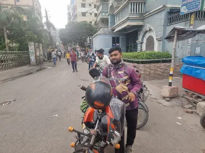 জ্বালানি সংকটে রাইডশেয়ার চালকদের দুর্ভোগ: তেলের জন্য সারাদিন অপেক্ষা, আয় কমে ঋণের দুর্বিপাক