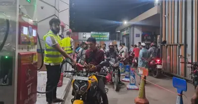রাজধানীতে তেলের জন্য ১১ ঘণ্টার লাইন: পাঠাও চালক ইকবালের ঈদ যাত্রার মতো অভিজ্ঞতা