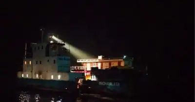 কালবৈশাখী ঝড়ে দৌলতদিয়া-পাটুরিয়া নৌরুটে ফেরি চলাচল সাময়িক বন্ধ