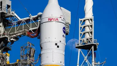 ৫ হাজার ডিগ্রি তাপেও অক্ষত: স্পেসক্রাফটের লোগো টিকে থাকে কীভাবে?