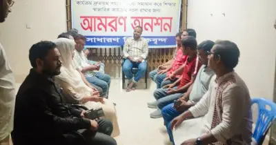বরিশাল বিশ্ববিদ্যালয়ে শিক্ষকের আমরণ অনশন, পদোন্নতি না হওয়ায় ক্ষোভ