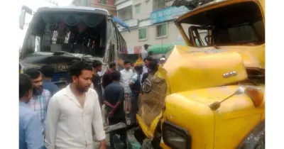 টাঙ্গাইলের ঘাটাইলে বাস-ট্রাক সংঘর্ষে চালক ও হেলপার নিহত, আহত যুবক