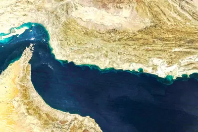 ইরানের জ্যেষ্ঠ রাজনীতিকের হুঁশিয়ারি: হরমুজ প্রণালির নিয়ন্ত্রণ কখনোই ছাড়বে না তেহরান