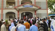 নারায়ণগঞ্জের সোনারগাঁয়ে এসএসসি পরীক্ষায় গত বছরের প্রশ্নপত্র বিতরণ, ক্ষুব্ধ অভিভাবকরা