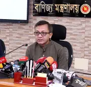 বাণিজ্যমন্ত্রীর আশ্বাস: জ্বালানি মূল্যবৃদ্ধির প্রভাব সীমিত রাখবে সরকার, বাজার জিম্মি হতে দেবে না