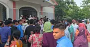 নারায়ণগঞ্জে এসএসসি পরীক্ষায় ভুল প্রশ্নপত্র বিতরণ, ক্ষুব্ধ অভিভাবক-শিক্ষার্থী