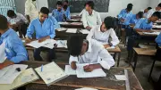 ডান হাত নেই, বাঁ হাতেই এসএসসি পরীক্ষা দিচ্ছে নাহিদ: দারিদ্র্য ও শোকের মাঝে সংগ্রাম