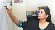 সাদা কলারের চাকরিতেও হিমশিম খাচ্ছে শিক্ষিত মধ্যবিত্ত
