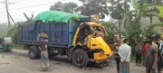 নোয়াখালীতে ট্রাক-ট্রাক সংঘর্ষে চালকসহ নিহত ২