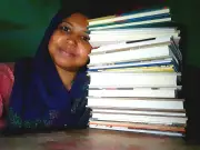 জীবনের সত্যিকারের গল্পের টানে বইয়ের পাতা ওলটানো