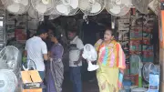 চট্টগ্রামে রিচার্জেবল পাখার চাহিদা বেড়েছে, বাজারে ভিড়