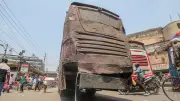 রাজধানীতে পুরোনো বাসের রাজনীতি: ২০ বছরেও ফিটনেস নেই, চাঁদার খেলা চলছে