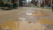 সিলেট নগরের ৪০% সড়ক ভাঙাচোরা, সংস্কার কার্যক্রম ধীরগতি
