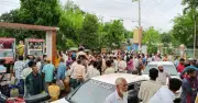 মাদারগঞ্জে পেট্রোল পাম্পে ইটপাটকেল নিক্ষেপ ও মারামারি