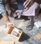 কুষ্টিয়ায় কার্টন বিস্ফোরণে ভ্যানচালক আহত