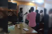 ক্ষেতলালে সাংবাদিকের ওপর হামলা, বিএনপি নেতার বিরুদ্ধে অভিযোগ