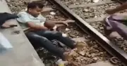ভৈরবে চলন্ত ট্রেন থেকে পড়ে গেল শিশু, বাবাও লাফ, ৮ বগির নিচে থেকেও অক্ষত