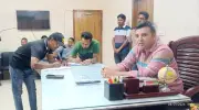 কুমিল্লায় দুই সাংবাদিকের হাতে হাতকড়া পরানোর ঘটনায় তীব্র নিন্দা, মুচলেকা নিয়ে ছাড়া