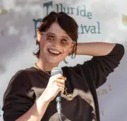 জেসি বাকলির শিকড়ের টান: আয়ারল্যান্ডের স্মৃতি থেকে হলিউডের পথে