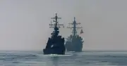 যুক্তরাষ্ট্র-ইরান আলোচনার মধ্যেই হরমুজ প্রণালীতে মার্কিন যুদ্ধজাহাজের প্রথম প্রবেশ