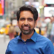 অনলাইন শিক্ষা প্রসারে বাংলাদেশি বংশোদ্ভূত মার্কিন শিক্ষকের ভূমিকা ও এআই যুগের নেতৃত্ব