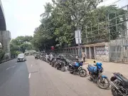 রাজধানীতে তেলের সংকট: মৎস্য ভবন মোড়ে শত শত যানবাহন লাইনে দাঁড়িয়ে