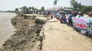 নোয়াখালীতে নদীভাঙন রোধে প্রকল্প বাস্তবায়নের দাবিতে মানববন্ধন অনুষ্ঠিত