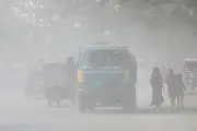 বায়ুদূষণে ঢাকা বিশ্বের চতুর্থ: বিশেষজ্ঞরা সরকারি উদ্যোগ নিয়ে প্রশ্ন তুলছেন