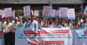 ইসলামী ব্যাংকের চাকরিচ্যুত কর্মকর্তাদের মানববন্ধন, পুনর্বহালের দাবিতে রাজধানীতে বিক্ষোভ