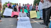 বরিশাল বিশ্ববিদ্যালয় শিক্ষার্থীর দুর্ঘটনায় আহত হওয়ার প্রতিবাদে মহাসড়ক অবরোধ, যানজটে যাত্রীদের দুর্ভোগ