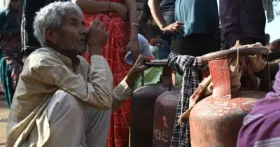 ভারতে জ্বালানি মূল্যবৃদ্ধি: রমেশের দোকানে গ্রাহক কমেছে, দুশ্চিন্তা বেড়েছে