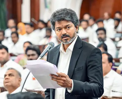 আস্থা ভোটে জয়ী হয়ে জ্যোতিষী ওএসডিকে সরালেন তামিলনাড়ুর মুখ্যমন্ত্রী বিজয়