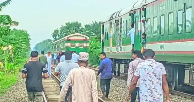 পাবনায় মধুমতি এক্সপ্রেসের বগি বিচ্ছিন্ন, বড় দুর্ঘটনা এড়ালো ট্রেনটি