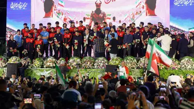 তেহরানে বিশ্বকাপ সামনে রেখে ইরান ফুটবল দলের রাজকীয় বিদায় সংবর্ধনা
