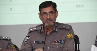 ডিএমপির ভারপ্রাপ্ত কমিশনার মো. সরওয়ার অবসরে, দায়িত্ব নজরুল ইসলামের কাছে হস্তান্তর