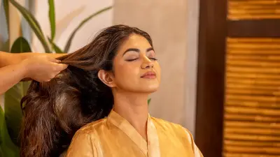 গরমে চুলে তেল দেওয়া: স্বস্তি না অস্বস্তি?