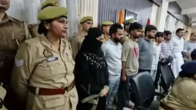 প্রেমিককে দিয়ে নিজ বাড়িতে ডাকাতি: তরুণী গ্রেপ্তার
